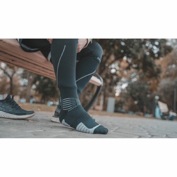 Водонепроницаемые носки Dexshell Mudder, черные с серыми полосками DS635GRYS (размер S)